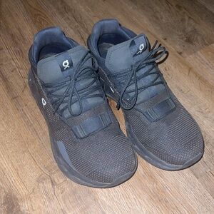 On Running Women’s Cloudnova All black